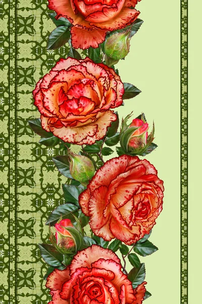 Verticale floral rand. Patroon, naadloze. Bloemenslingers van Oranje heldere mooie rozen, groene bladeren. Gouden weven, glanzende ornamenten, donkere fluweel achtergrond. — Stockfoto