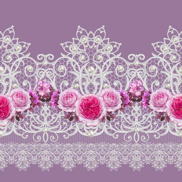 Χωρίς ραφή πρότυπο στα σύνορα. Διάτρητο ύφανση λεπτή, μαύρη δαντέλα, vintage παλιά στυλ αραβουργήματα. Μπορντούρα διακοσμητικά. Διακόσμηση από πέρλες, χάντρες. Λουλούδι Γκάρλαντ λευκά τριαντάφυλλα. — Φωτογραφία Αρχείου