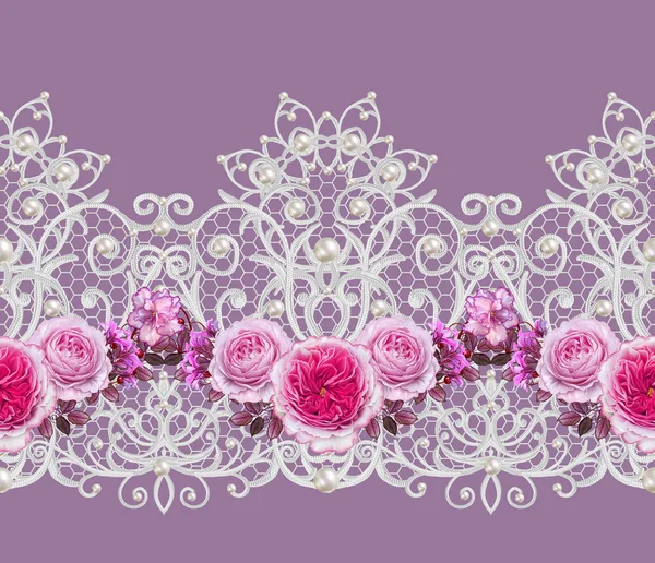 Bordo modello senza soluzione di continuità. Intreccio traforato delicato, pizzo nero, arabeschi vintage vecchio stile. Bordo decorativo. Decorazione da perle, perline. Ghirlanda di fiori di rose bianche . — Foto Stock