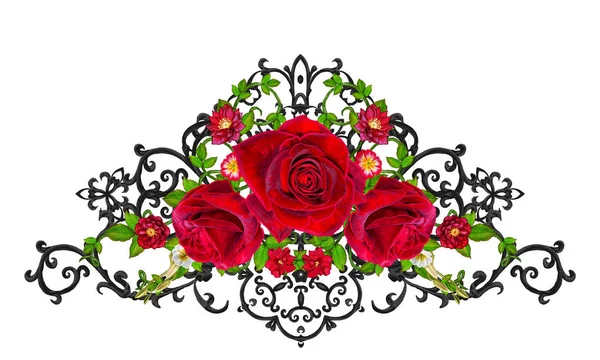Encaje negro, tejido calado, rizos. Guirnalda de rosas rojas de terciopelo oscuro. Tejido calado delicado . — Foto de Stock