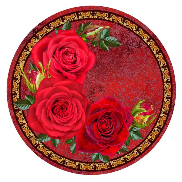 Květinový věnec světlé červené sametové růže, pupeny, zelené listy. Kulaté formy, mozaika, prolamované tkaní. — Stock fotografie