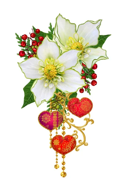 Květinový věnec zimní květy Čemeřice, zdobí lesklé ozdoby, zlaté vločky, stylové světlé hračky ve tvaru srdce. Vánoční složení. Izolované na bílém pozadí. — Stock fotografie