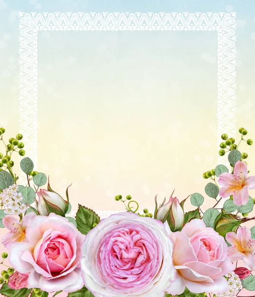 Fondo floral. Guirnalda de flores, rosas rosadas, bayas y hojas. Tarjeta de felicitación, invitación, tarjeta de visita . —  Fotos de Stock