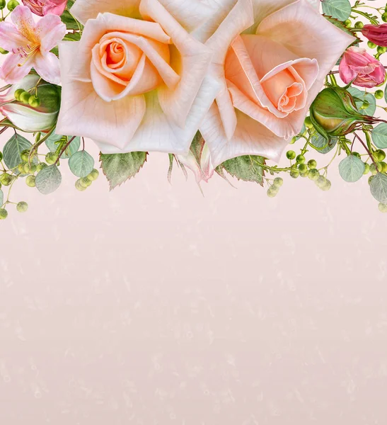 Цветочный фон. Приветственная открытка, пастельный тон, старинный стиль. Расположение цветов розовых роз . — стоковое фото