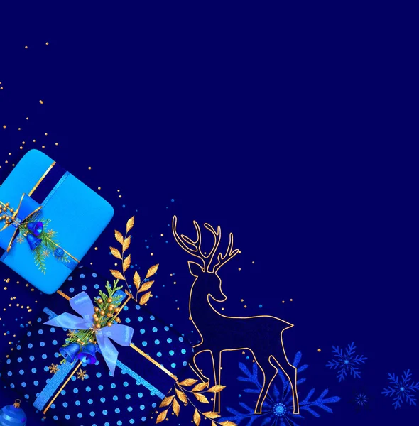 Natal Fundo Azul Brilhante Caixa Presente Decorada Com Fita Arco — Fotografia de Stock