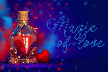Sevgililer Günü için romantik süsleme, aşk iksiri güzel bir şişede, sihir, gizem, anahtar, kilit, kırmızı kalp, 3D görüntüleme