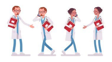 Erkek ve kadın doktor kağıt ve telefon ile.