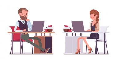 Masa başında oturan yakışıklı ve çok erkek ofis çalışanı