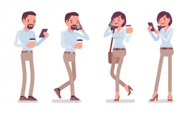 Smart casual adam ve smartphone ile duran kadın