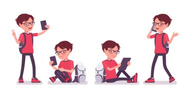 Aletleri, akıllı telefonu ve tableti olan okul çocuğu.