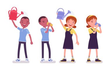 Okul çocuğu ve kız eğleniyor, kutuları suluyor, içiyorlar.