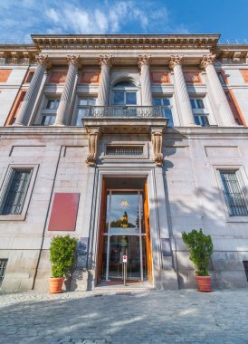 Ayrıntılar Korinth sütunlarla bina Avrupa mimari.