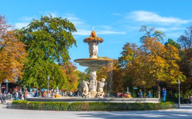 Güzel sonbahar günü Madrid Park Madrid, İspanya.