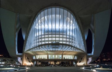 Opera House Palau de les Arts Reina Sofia at insanlar,