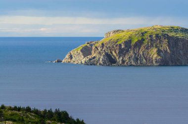 Geç öğleden sonra güneş parlar Twillingate kayalıklarla ve Newfoundland, Atlantik Kanada manzara.