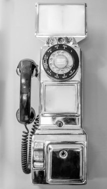 Vintage, eski stil, retro, sikke işletilen, ödeme telefon, geçmişten gelen çağrı.