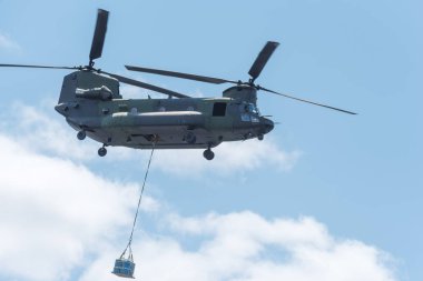 İki rotor, ağır hava ikmal, askeri helikopter, uçak, kargo taşıma.