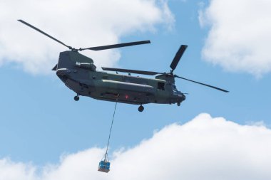 İki rotor, ağır hava ikmal, askeri helikopter, uçak, kargo taşıma.