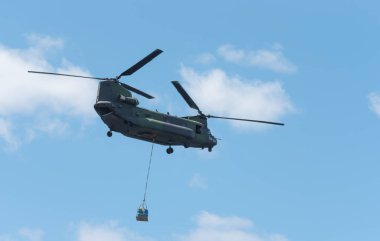 İki rotor, ağır hava ikmal, askeri helikopter, uçak, kargo taşıma.