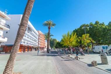 İspanya'da turizm. İnsanları ve yerel parkları sezon Ibiza ne dersin.