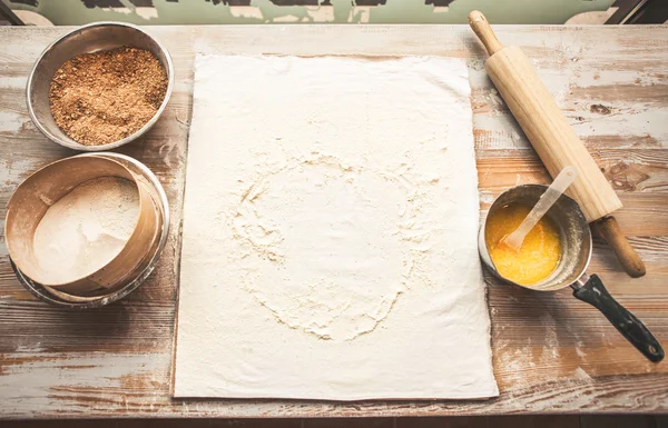 Baking background with eggs, flour, rolling pin. — Stock Photo, Image