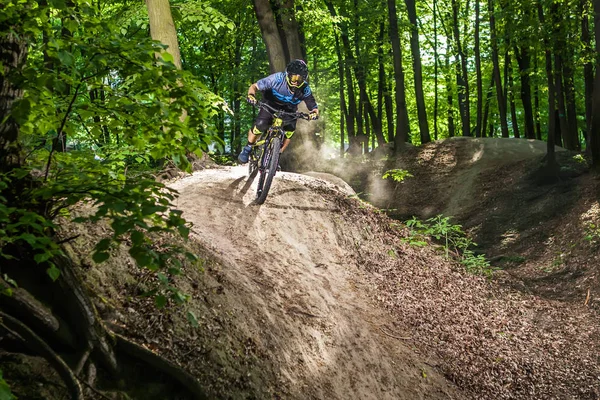 Dağ bisikleti rider — Stok fotoğraf