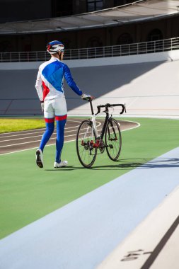 Bisikletçi velodrome açık yarış.