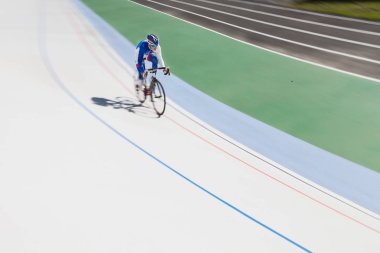 Bisikletçi velodrome açık yarış.
