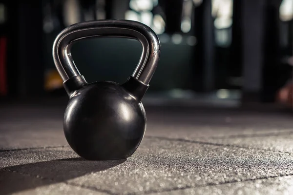 Kettlebell training in gym — Stock Photo, Image