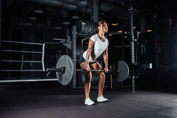 Woman in sportswear doing crossfit workout — Stock Photo, Image