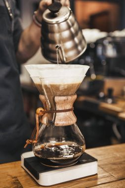 Coffeeshop içinde kahve Barista