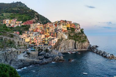 Günbatımı üzerinde Manarola, Cinque Terre, İtalya