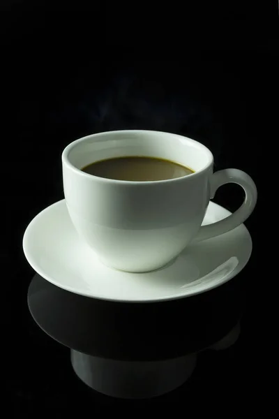Tasse Kaffee Isoliert Auf Schwarzem Hintergrund — Stockfoto