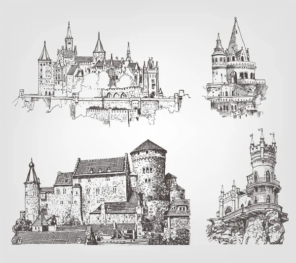 Набор векторных старых иллюстраций замка. Деревни на фоне готической крепости. Ручные рисованные архитектурные пейзажи. Эскизы древних башен . — стоковый вектор
