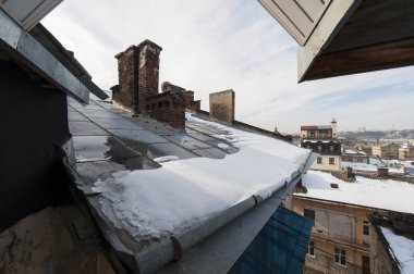 Lviv üst kat penceresinden sıradışı görünümü