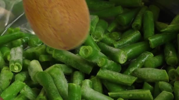 Frozen the green beans in water — Stockvideo