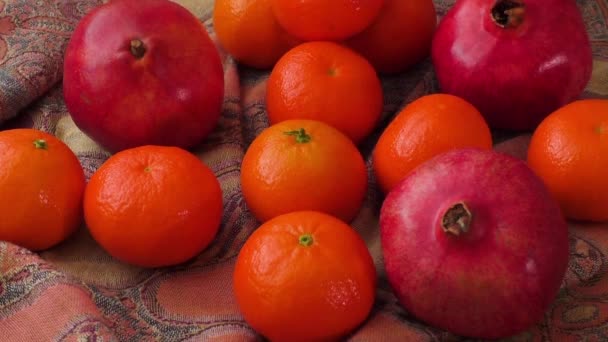 Group of pomegranates, tangerines — Stock Video