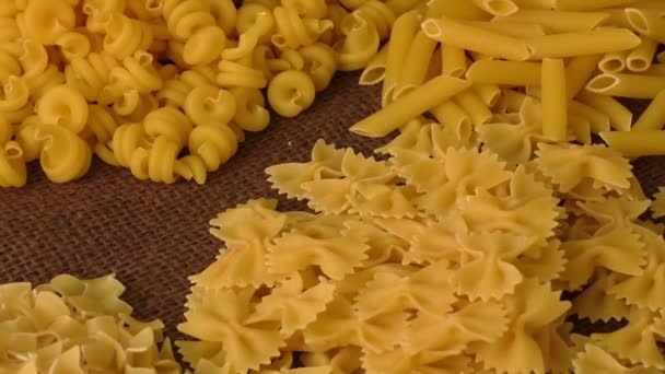 Variété de types et de formes de pâtes italiennes — Video