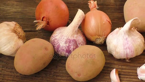 Patatas con verduras. Estilo rústico . — Vídeos de Stock