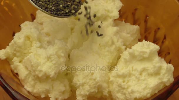 Yogur y semillas de chía — Vídeo de stock