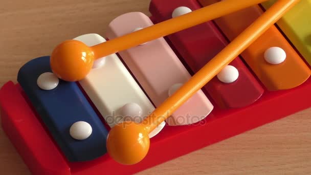 Rainbow χρωματιστά παιχνίδι xylophone — Αρχείο Βίντεο