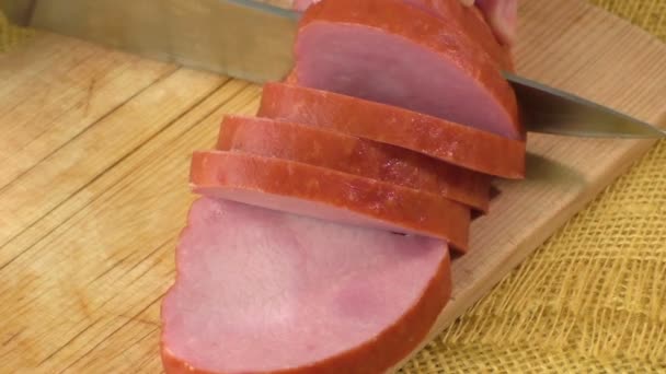 Women's hands slicing pork bacon — Stock Video