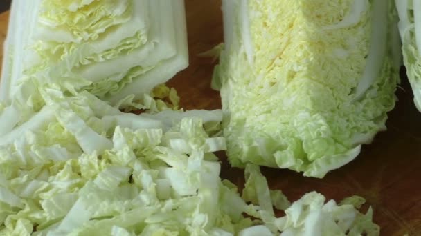 Chou chinois tranché et haché vert frais bio sain 