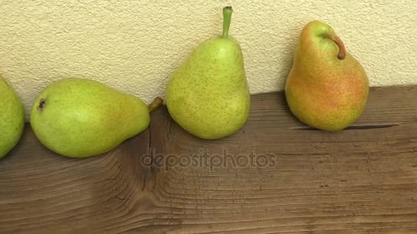 Fresh ripe organic pears on rustic wooden table — Stock Video
