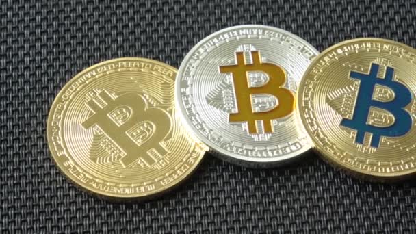 Bitcoin 暗号の通貨金 Bitcoin Btc ビット コイン 黒の背景に分離された Bitcoin コイン — ストック動画
