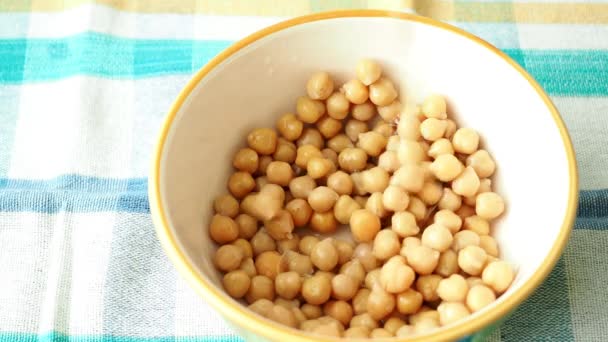 Gekookte Kikkererwten Keramische Kom Ingeblikt Voedsel Kikkererwten Bowl — Stockvideo