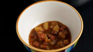 Et sosis ve patates gulaş