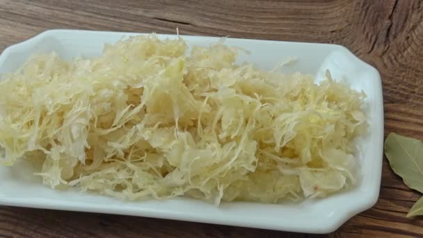 Sauerkraut Plato Blanco Chucrut Casero Comida Fermentada Probiótico Natural — Vídeo de stock