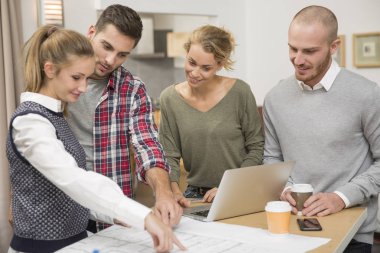 iş toplantısı gençlerin grup