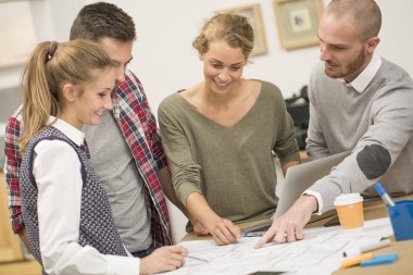 iş toplantısı gençlerin grup